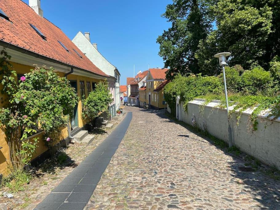 Idyllisk, Historisk Byhus Ved Fjorden I Mariager Ngoại thất bức ảnh